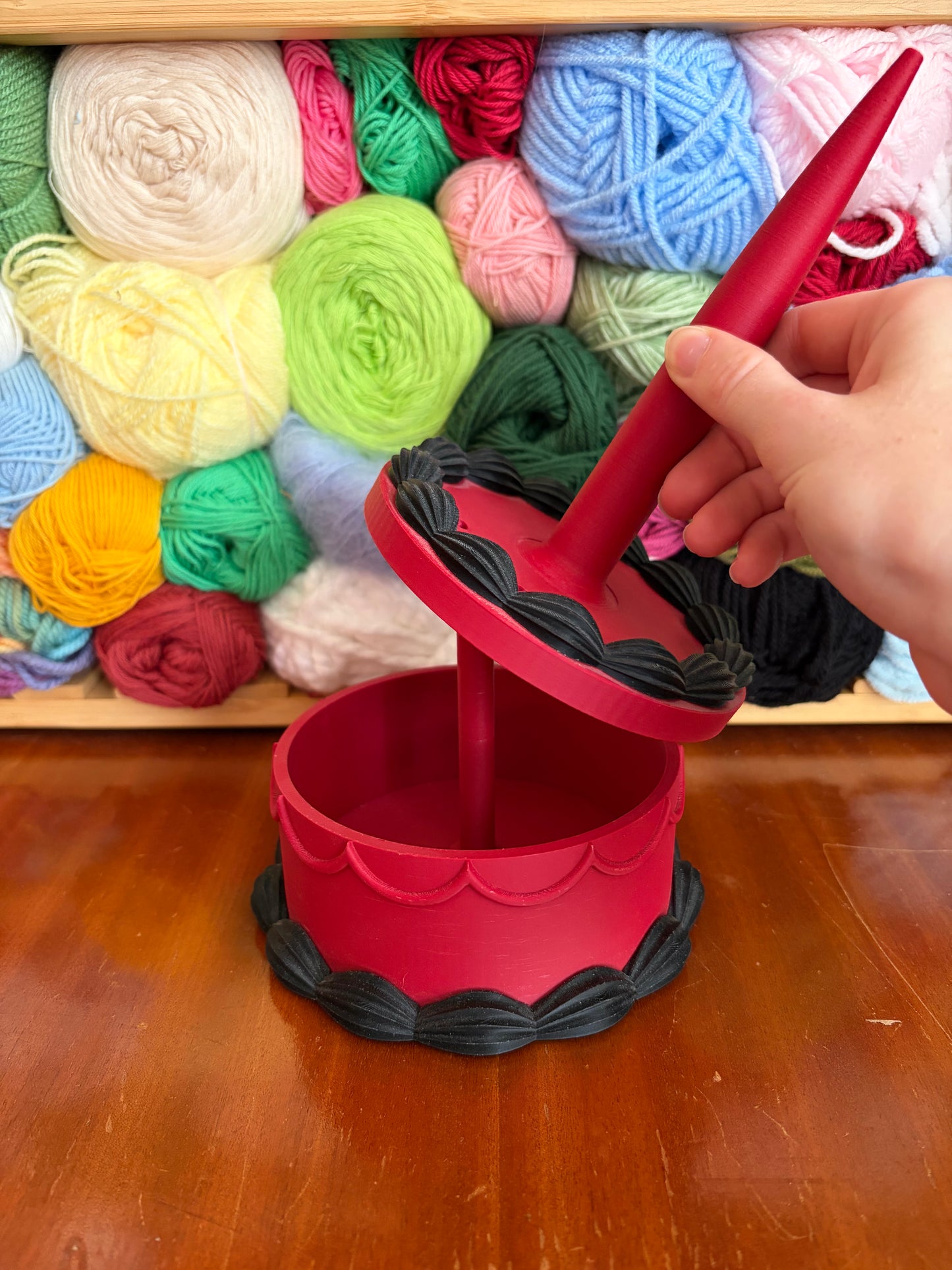 Red & Black Cake Yarn Spinner